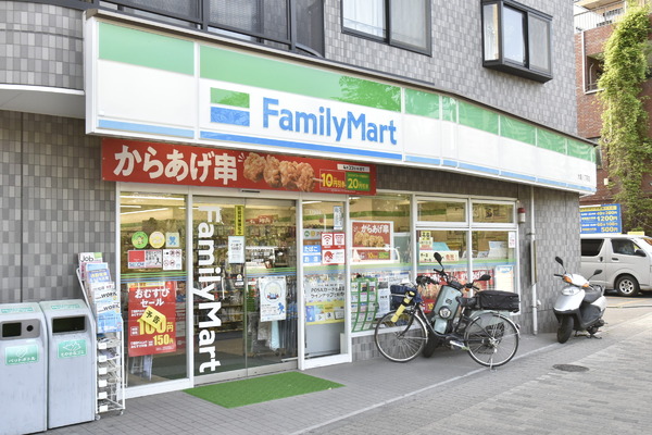 小松川パークマンション２号棟　8階(ファミリーマート大島八丁目店)