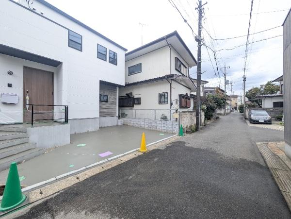 八千代市八千代台北13丁目の新築一戸建(前面道路含む現地写真)