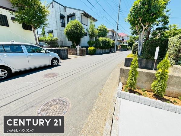 グラファーレ成田市玉造10期全2棟 1号棟(前面道路含む現地写真)