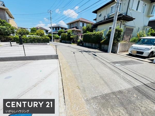 グラファーレ成田市玉造10期全2棟 1号棟(前面道路含む現地写真)