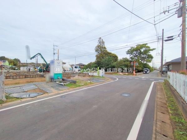 富里市御料全9棟 9号棟(前面道路含む現地写真)