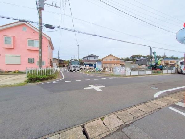 富里市御料全9棟 7号棟(前面道路含む現地写真)