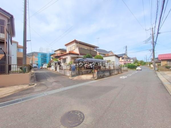 リーブルガーデン成田市並木町(前面道路含む現地写真)