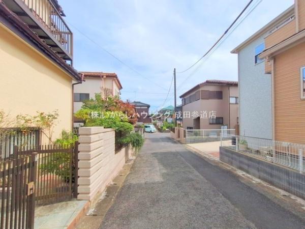 リーブルガーデン成田市並木町(前面道路含む現地写真)