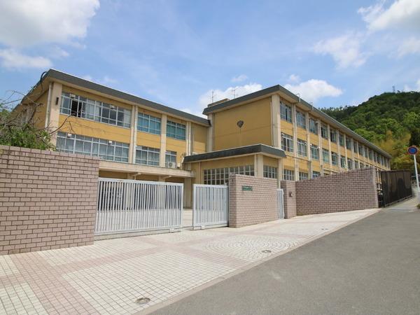 京都市伏見区醍醐東合場町の土地(京都市立春日丘中学校)