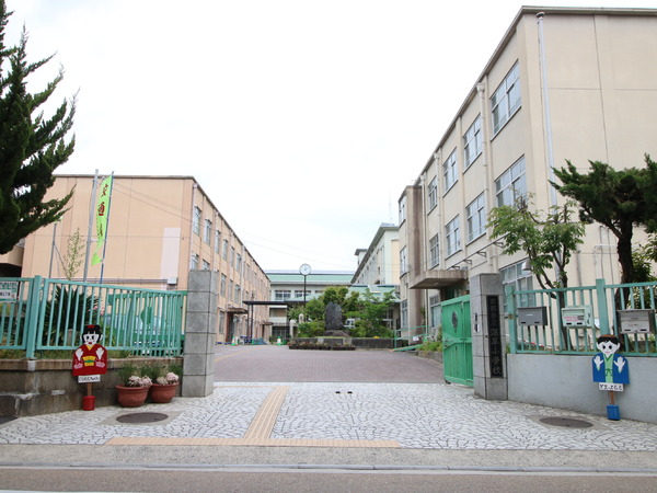 京都市伏見区深草西出町の土地(京都市立深草小学校)