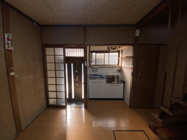 衣笠鏡石町