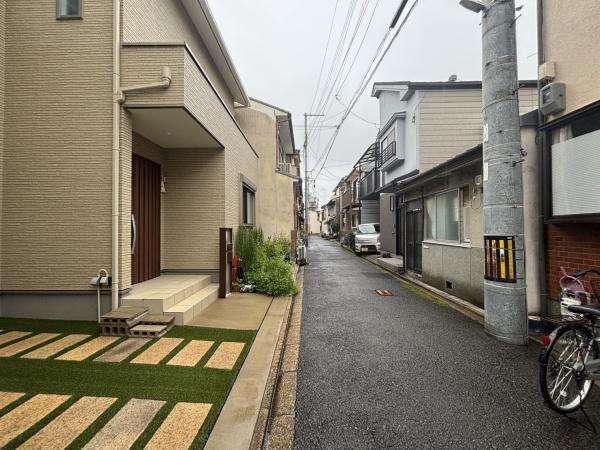 京都市中京区壬生下溝町の中古一戸建て(前面道路含む現地写真)