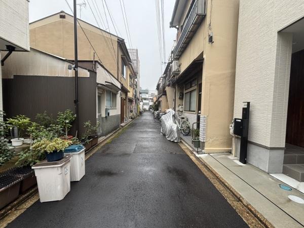 京都市中京区壬生下溝町の中古一戸建て(前面道路含む現地写真)