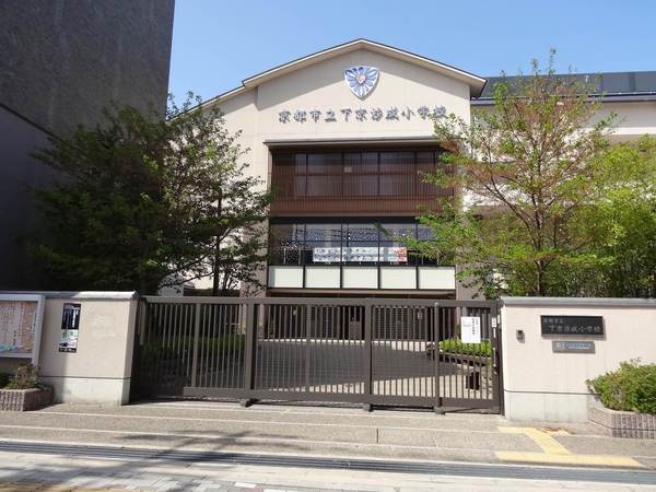 京都市下京区油小路通花屋町下る仏具屋町の中古一戸建て(京都市立下京渉成小学校)