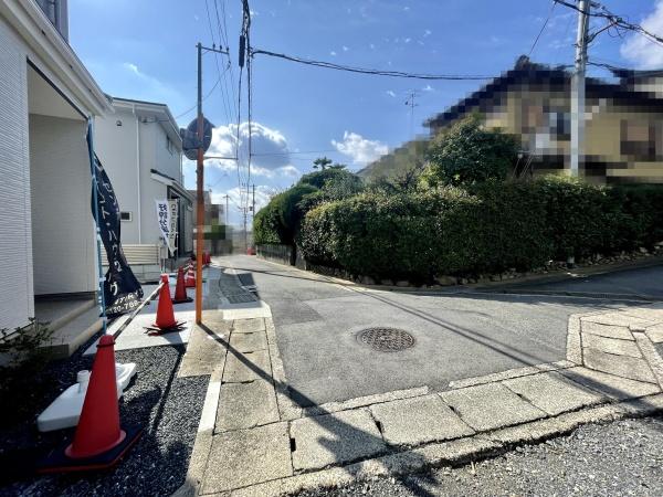 京都市北区大宮薬師山東町の新築一戸建(前面道路含む現地写真)