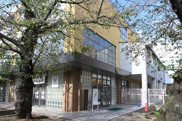 日商岩井方南町マンション(杉並区立泉南中学校)