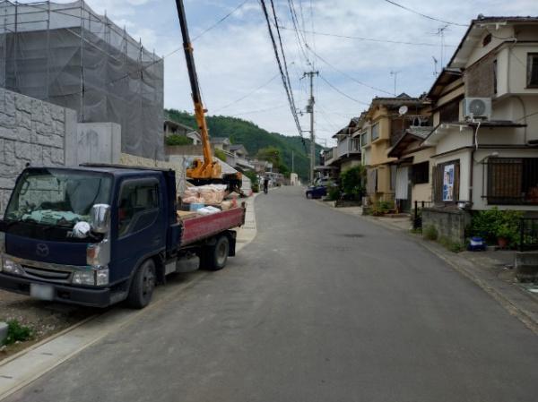 第1-1号棟(前面道路含む現地写真)