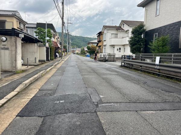 京都市北区西賀茂川上町の中古一戸建て(前面道路含む現地写真)