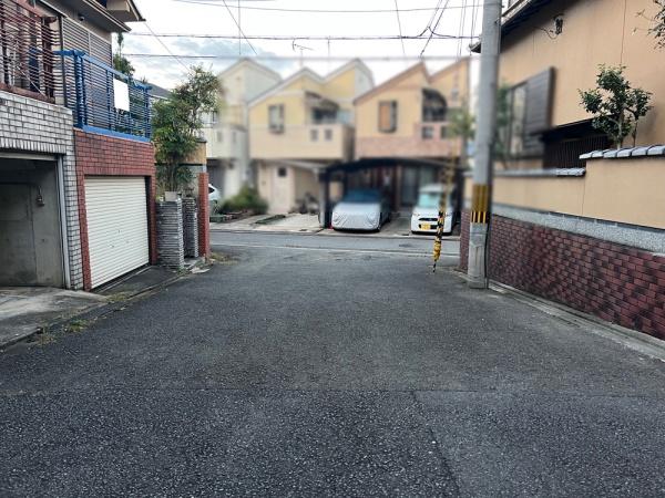 京都市北区大宮玄琢北町の中古一戸建て(前面道路含む現地写真)