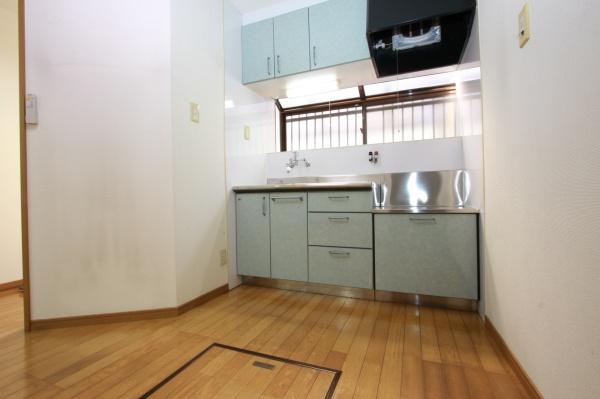 京都市右京区西京極堤下町の中古テラスハウス