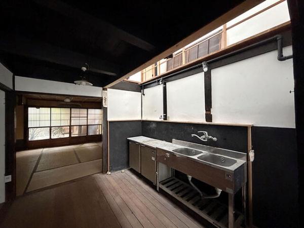 京都市左京区新麩屋町通仁王門下る大菊町の中古一戸建て