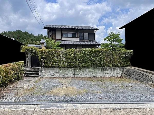 京都市右京区嵯峨鳥居本北代町の中古一戸建て(駐車場)