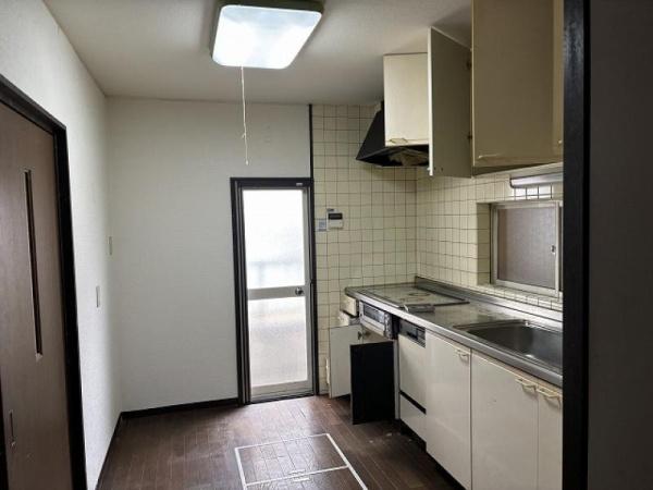 京都市右京区鳴滝川西町の中古一戸建て(キッチン)