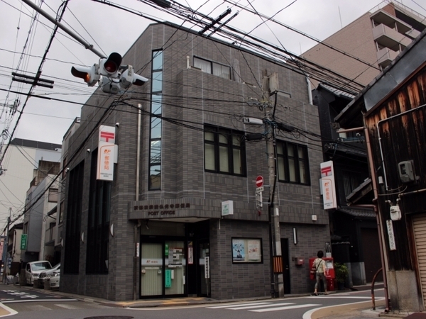京都市下京区高倉通仏光寺上る西前町の中古一戸建て(京都東洞院仏光寺郵便局)