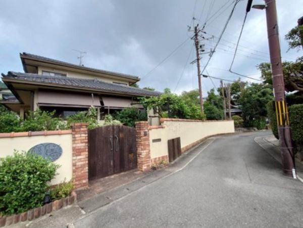 京都市右京区嵯峨二尊院門前善光寺山町の中古一戸建