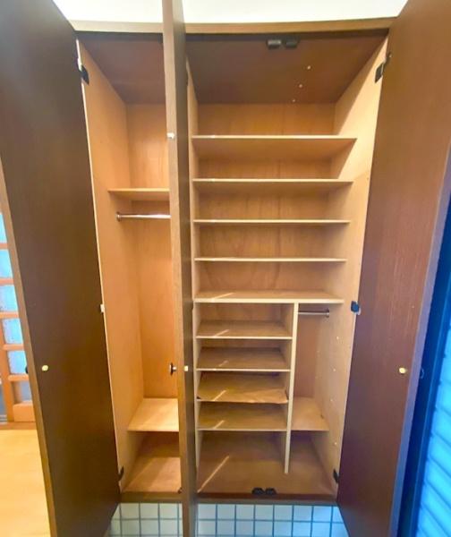 大津市本宮2丁目の中古一戸建て(玄関)