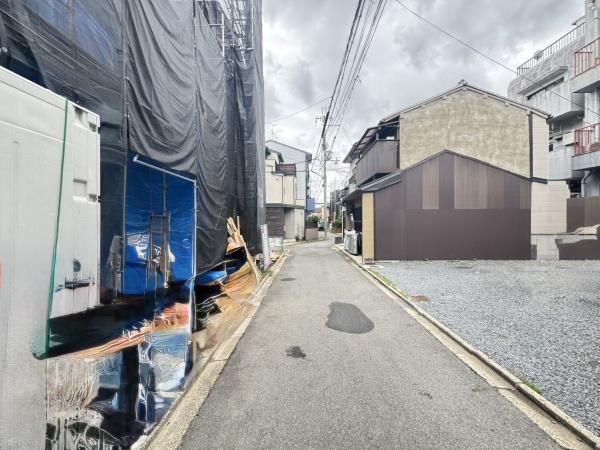 京都市中京区聚楽廻松下町の新築一戸建(前面道路含む現地写真)