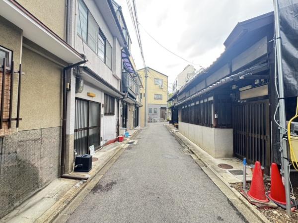京都市中京区聚楽廻松下町の新築一戸建(前面道路含む現地写真)
