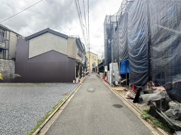 京都市中京区聚楽廻松下町の新築一戸建(前面道路含む現地写真)