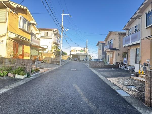 大津市坂本5丁目の中古一戸建て(前面道路含む現地写真)