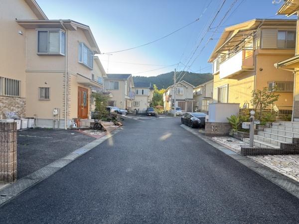 大津市坂本5丁目の中古一戸建て(前面道路含む現地写真)