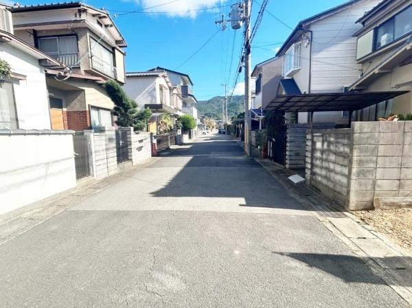 京都市伏見区醍醐御霊ケ下町の新築一戸建(前面道路含む現地写真)