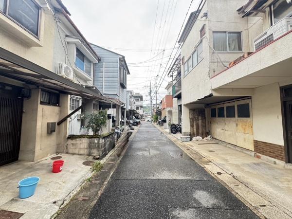 京都市山科区西野大鳥井町の中古一戸建て(前面道路含む現地写真)