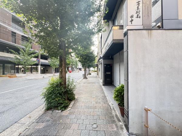 京都市中京区寺町通二条下る榎木町の土地(前面道路含む現地写真)