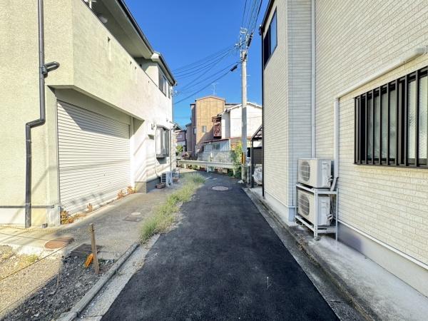 京都市右京区花園伊町の新築一戸建(前面道路含む現地写真)