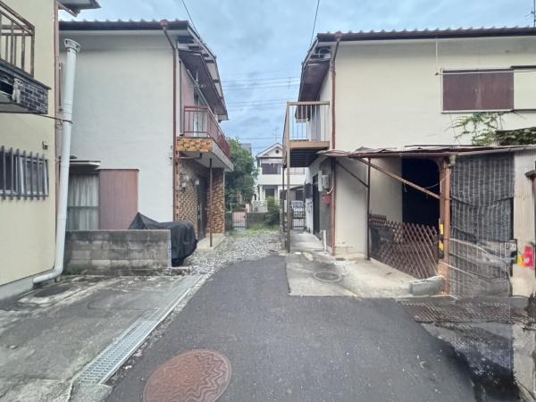 大津市千町1丁目の中古一戸建て(前面道路含む現地写真)