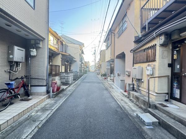 京都市右京区梅津上田町の中古一戸建て(前面道路含む現地写真)
