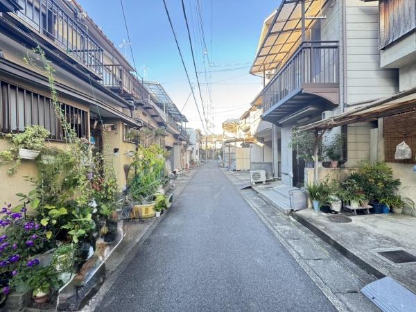 京都市右京区梅津上田町の中古一戸建て(前面道路含む現地写真)