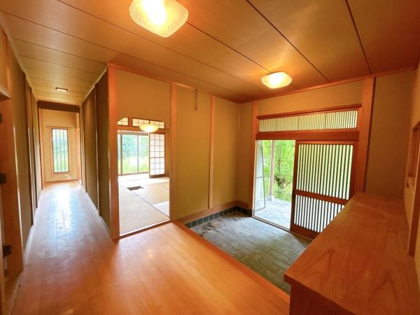 大津市花園町の中古一戸建て(玄関)