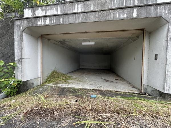 大津市花園町の中古一戸建て(駐車場)