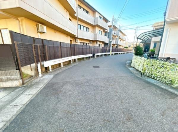 京都市伏見区日野田頬町の中古一戸建て(前面道路含む現地写真)