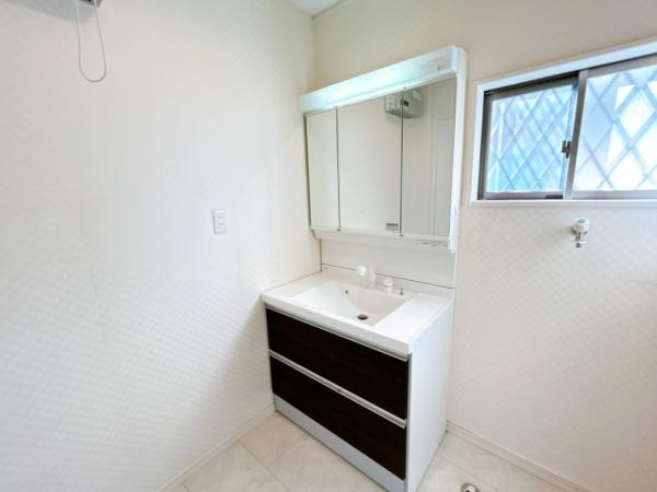 京都市伏見区日野田頬町の中古一戸建て(洗面台・洗面所)