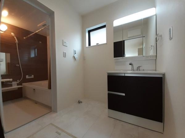 刈谷市野田町北菰神　1号棟