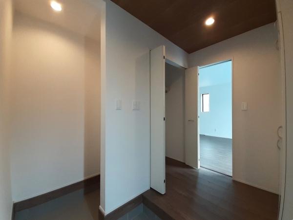 碧南市六軒町　２号棟