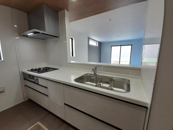 碧南市六軒町　２号棟