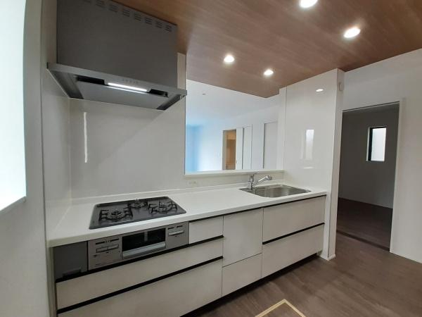 碧南市六軒町　２号棟