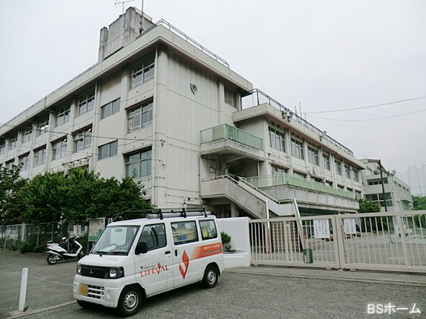 世田谷区宇奈根2丁目の中古一戸建て(世田谷区立喜多見中学校)