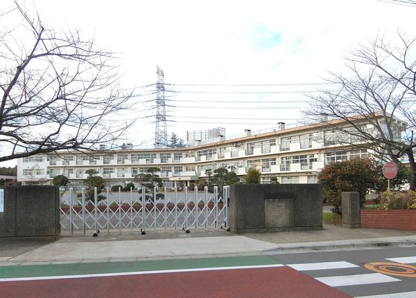 四街道市旭ケ丘1丁目(四街道市立山梨小学校)