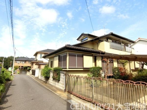 千葉市若葉区小倉町の中古一戸建て(前面道路含む現地写真)