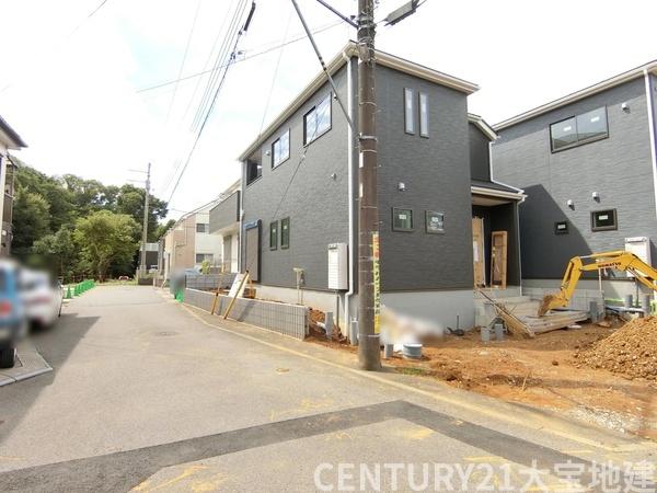 千葉市若葉区加曽利町【第5】 3号棟(前面道路含む現地写真)